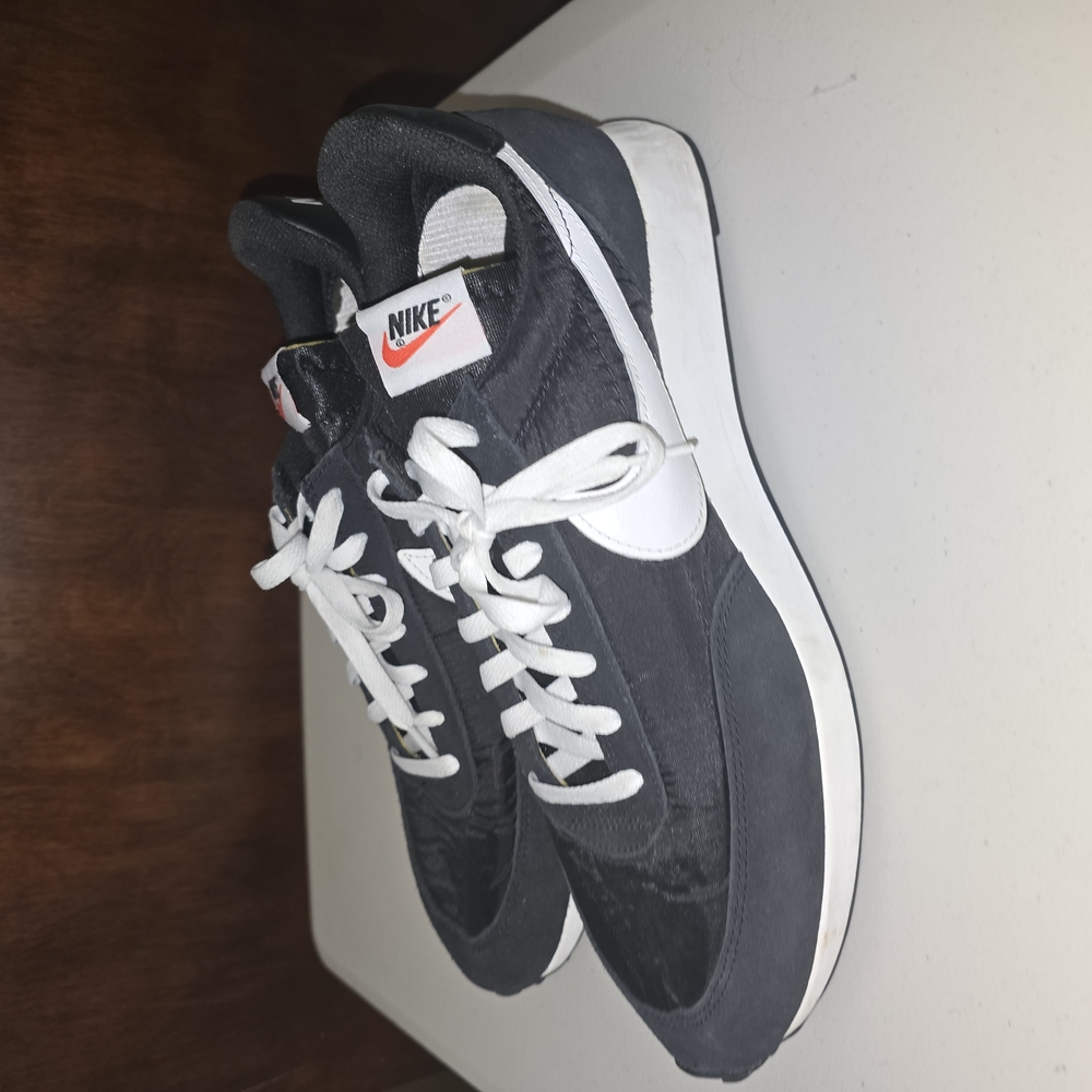 Nike Men's Black and White Sneakers
